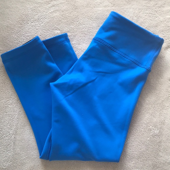 Lulu reverse-able Capri leggings - Picture 4 of 4